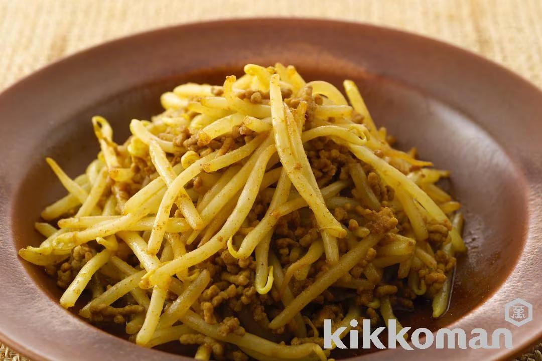 Ground Pork and Bean Sprout Curry and Soy Sauce Stir-Fry