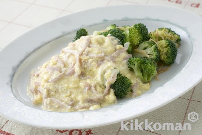 Broccoli with Creamed Ham and Eggs