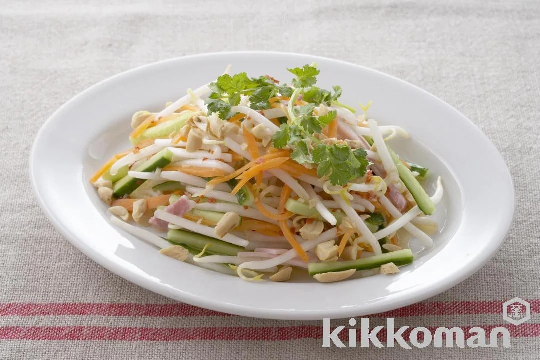 Vietnamese-Style Bean Sprout Salad