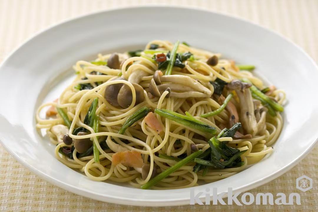 Shimeji Mushroom and Salmon Spaghetti