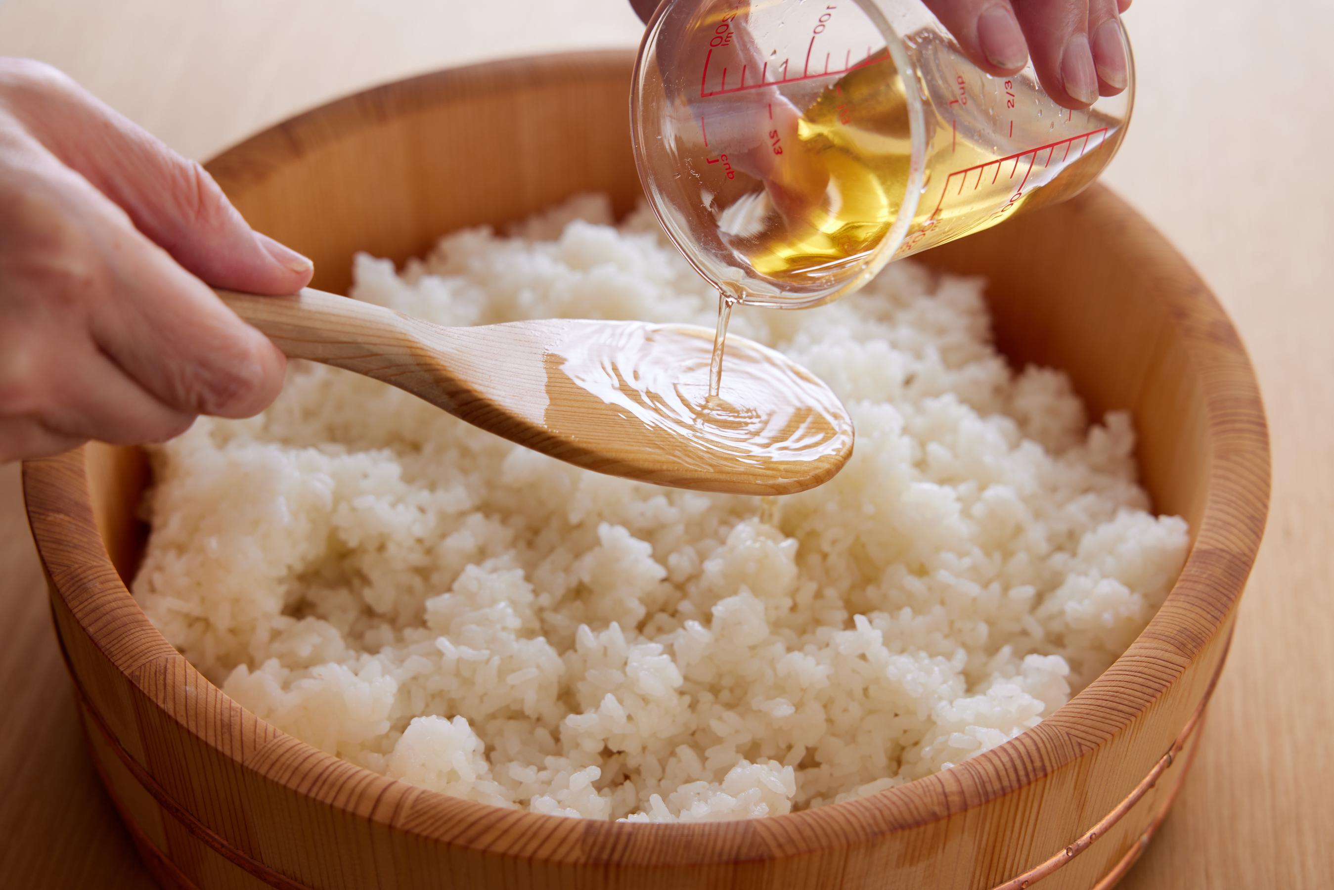 mixing sushi vinegar with rice