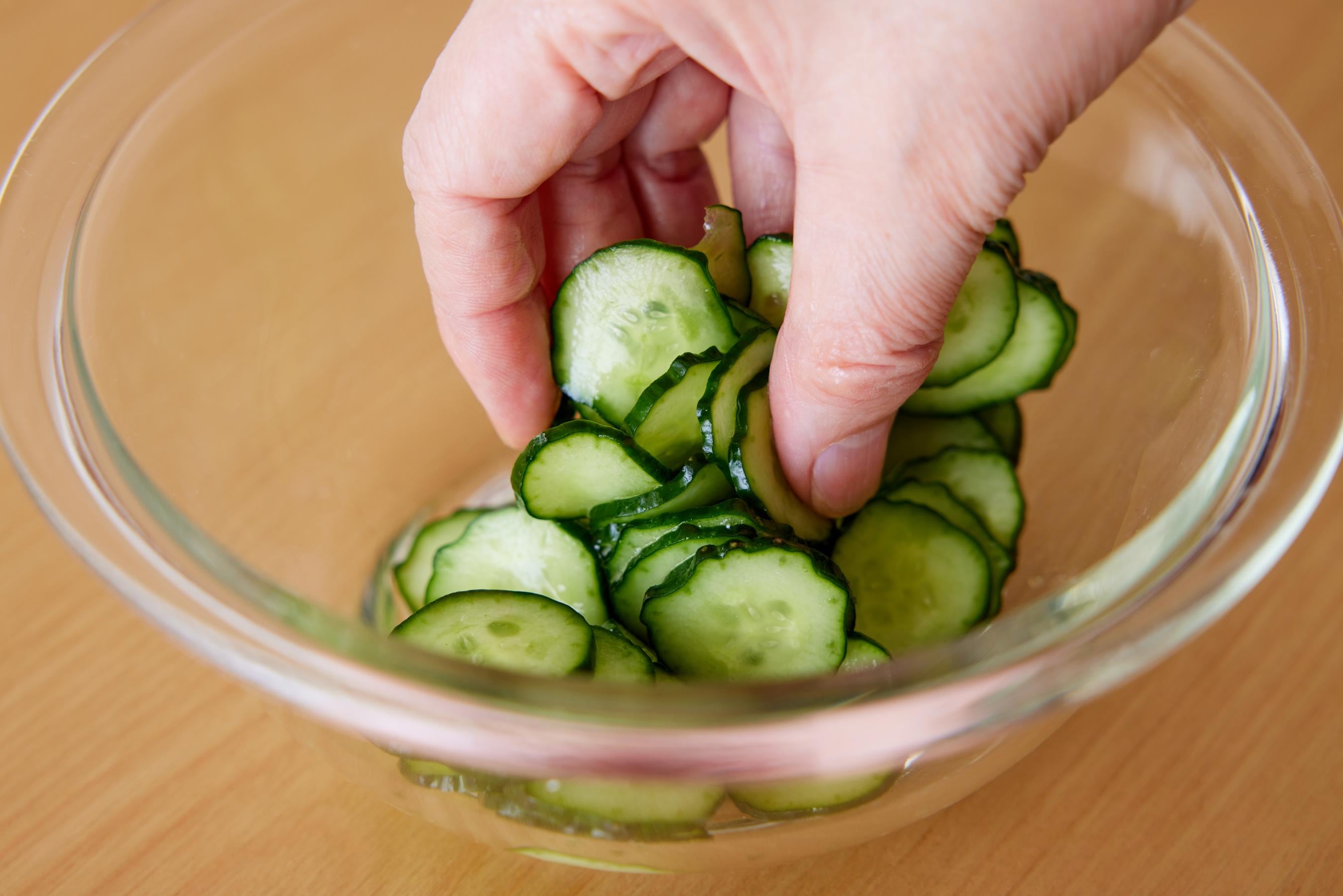 making salt-rubbed cucumber