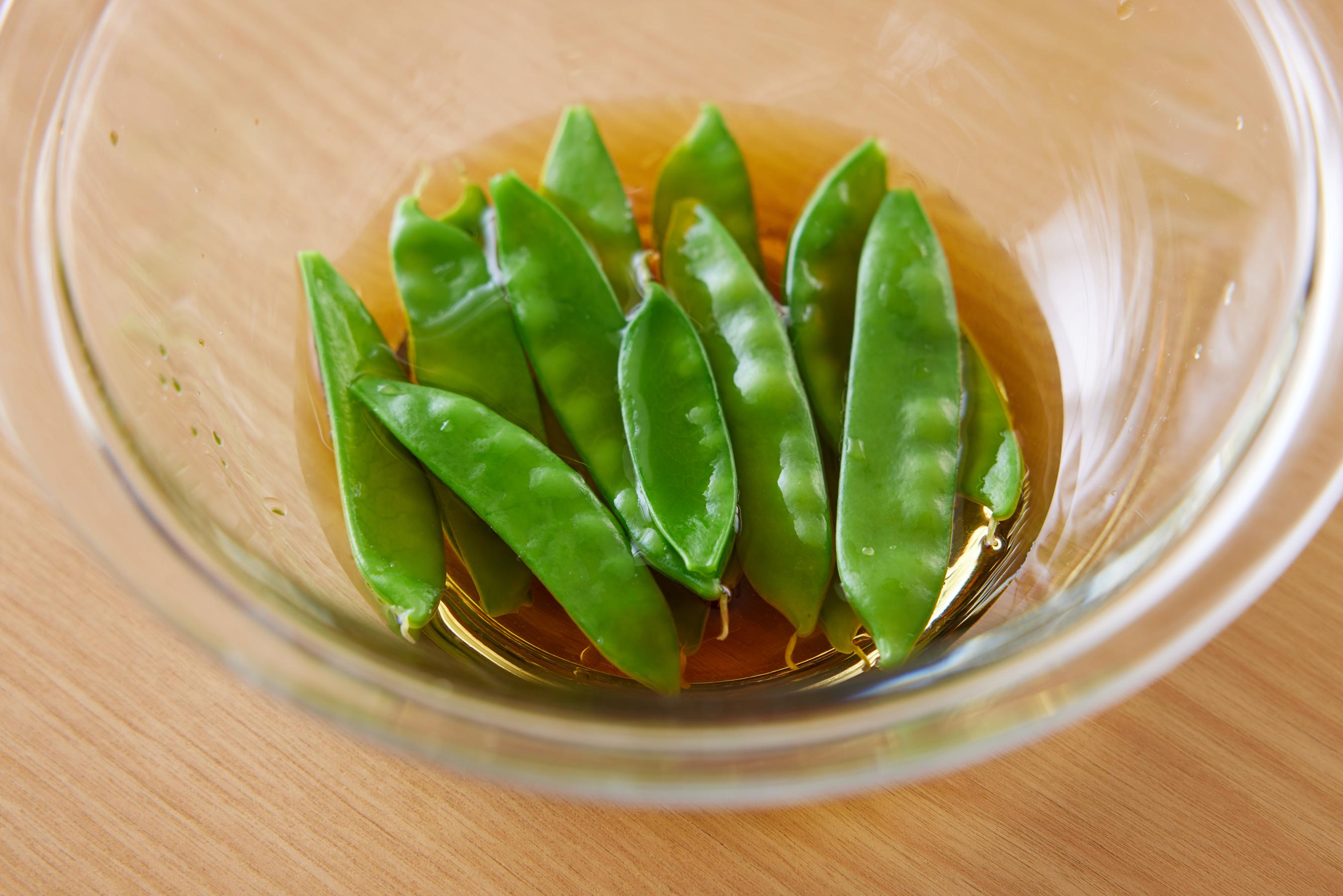 making boiled snow peas