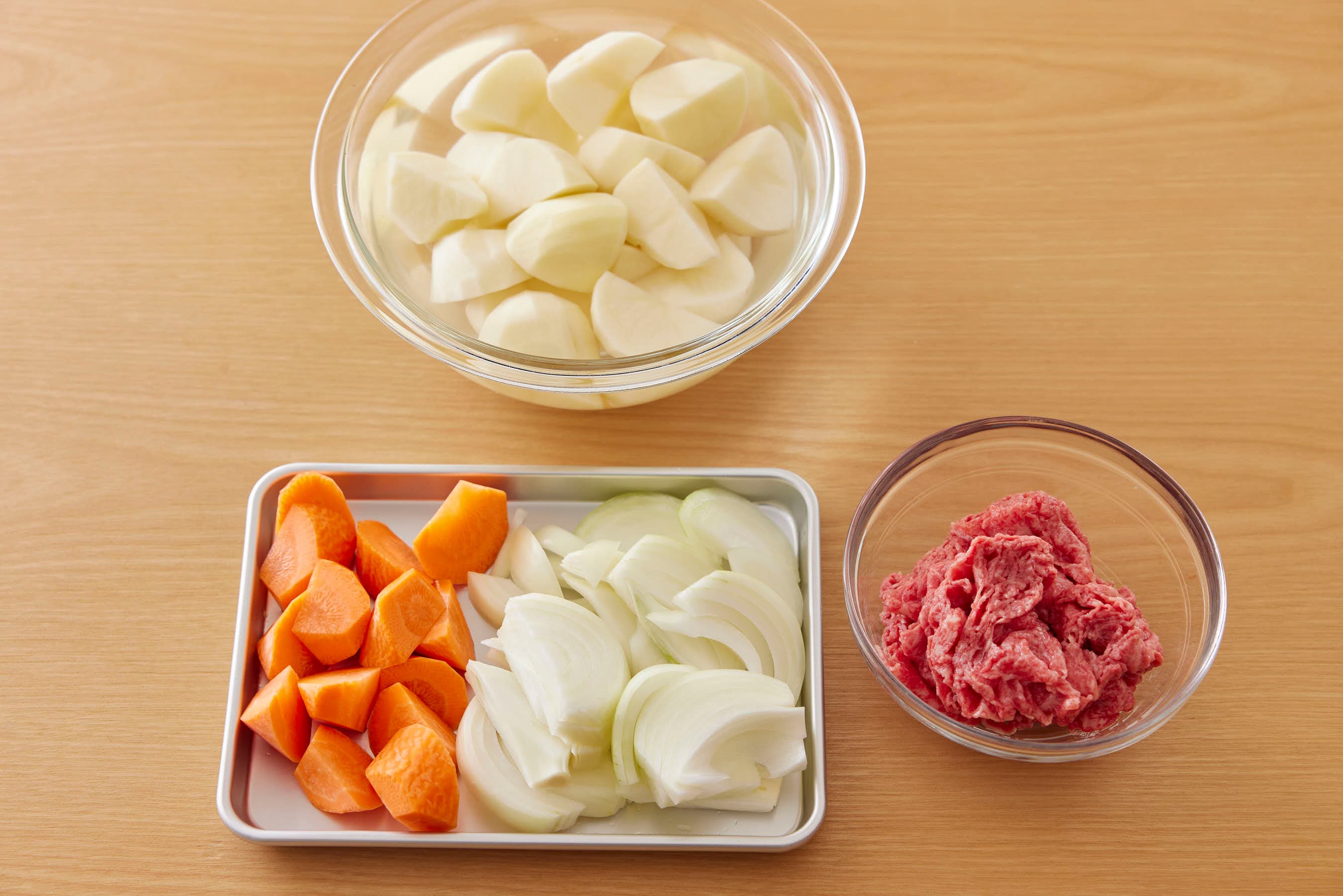 Soaking potatoes in water