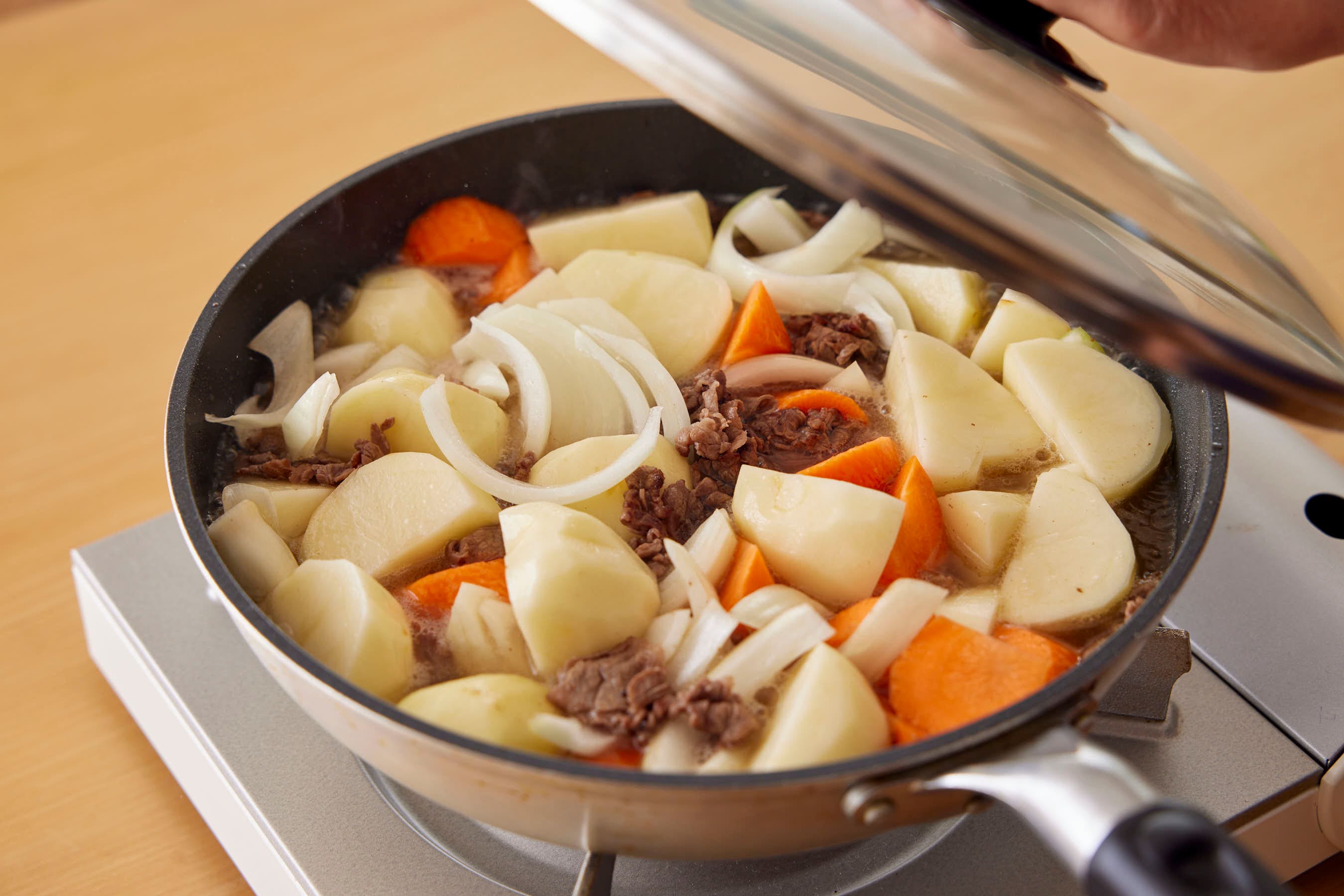 Simmering nikujaga in a pan