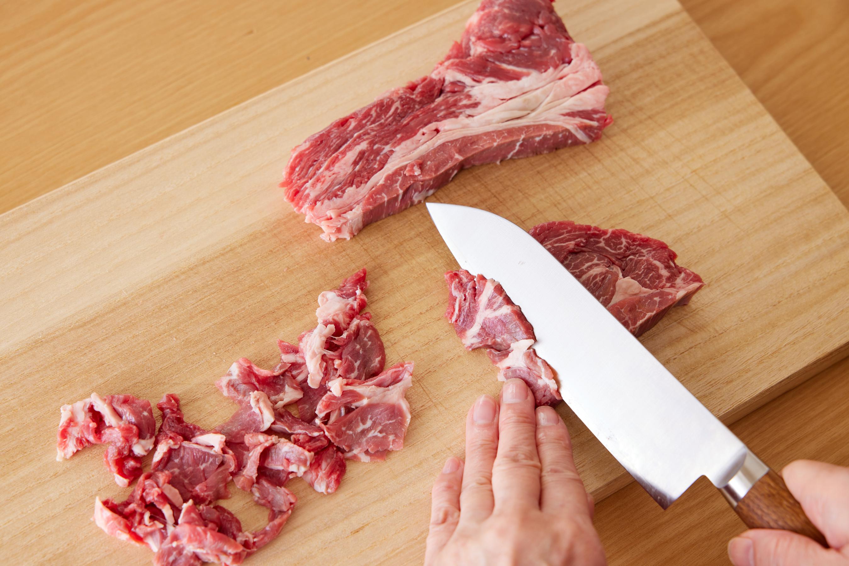 slicing beef