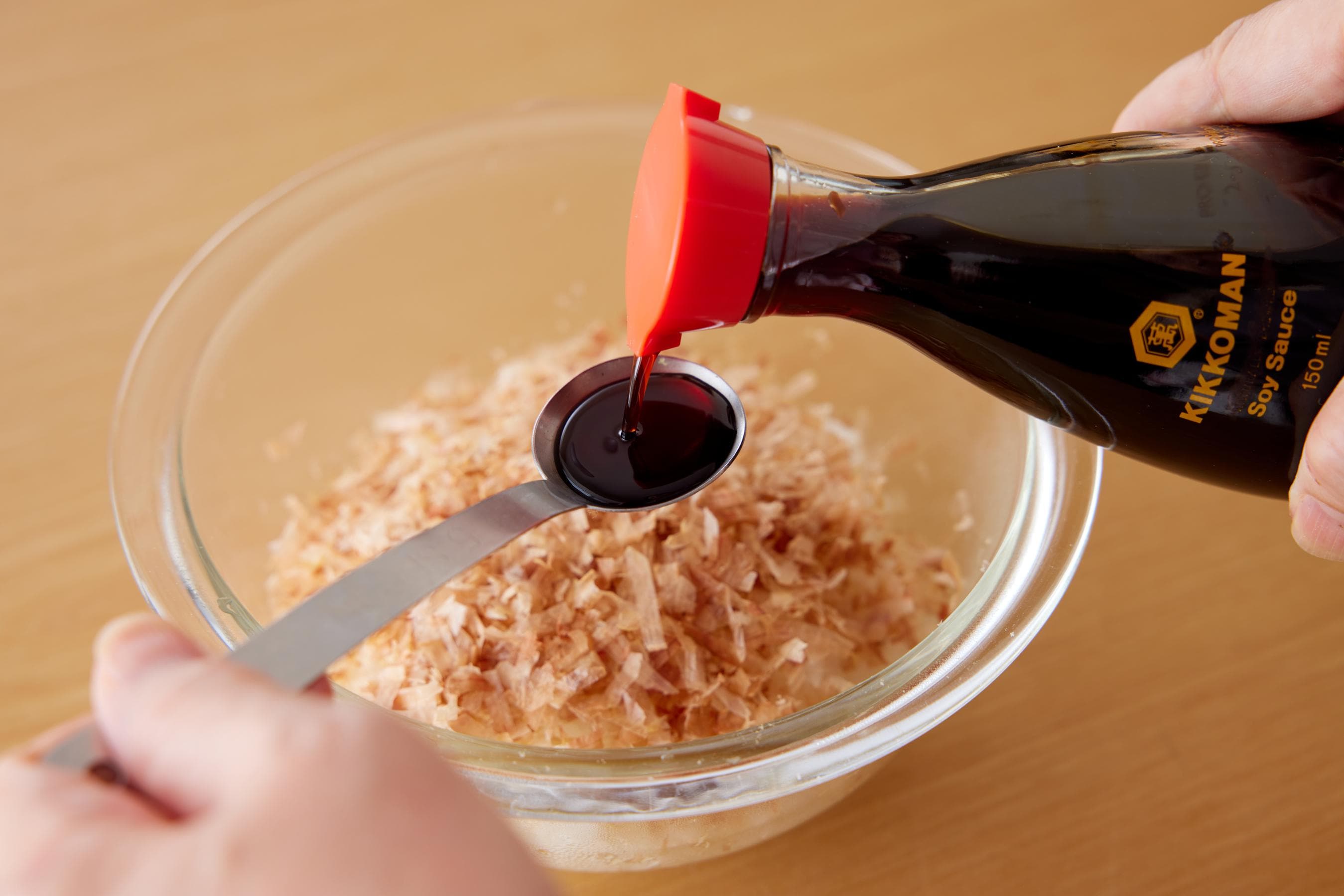 putting the ingredients of bonito soy sauce rice in a bowl