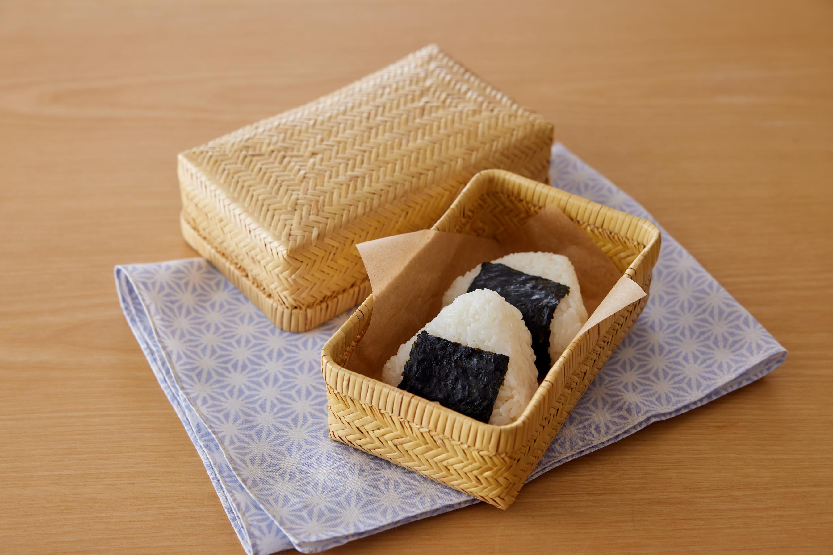 Onigiri in bamboo baskets
