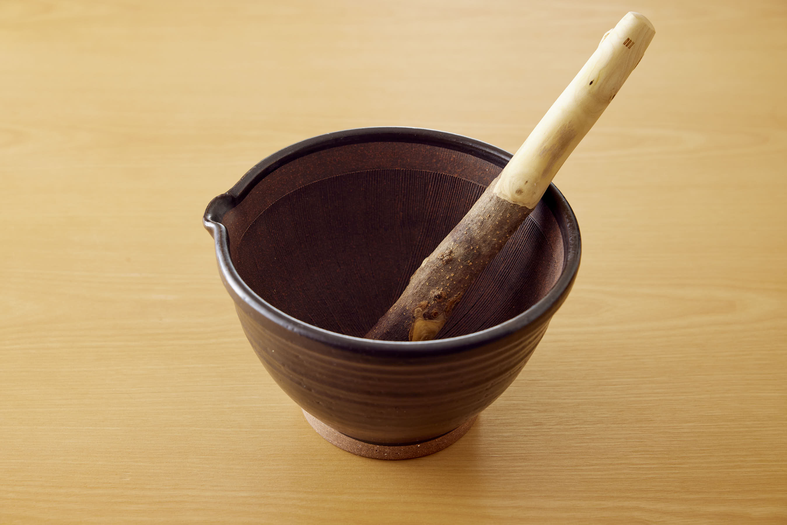 An image of “Suribachi” (Mortar) and “Surikogi” (Pestle)
