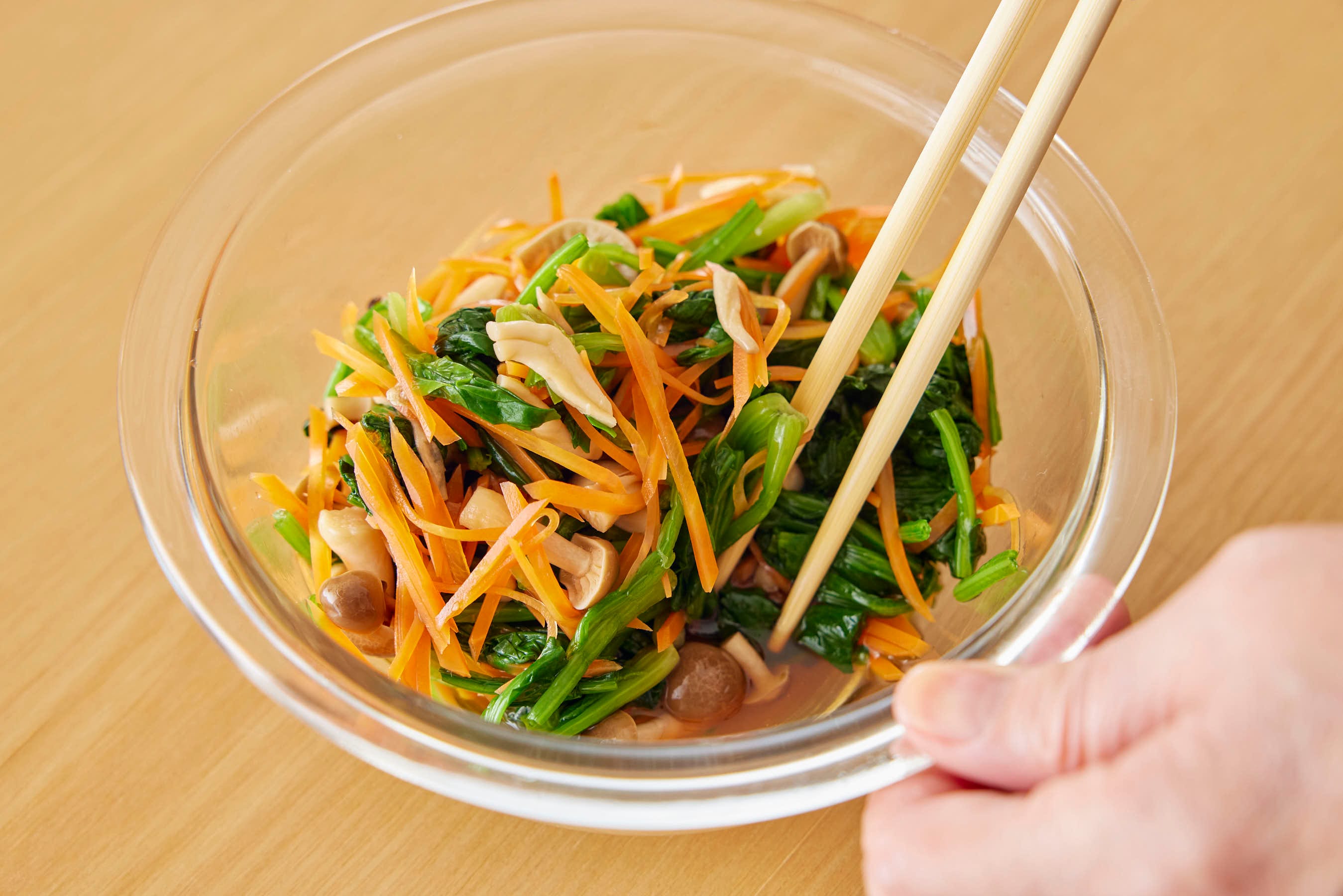 Seasoning vegetables with soy sauce