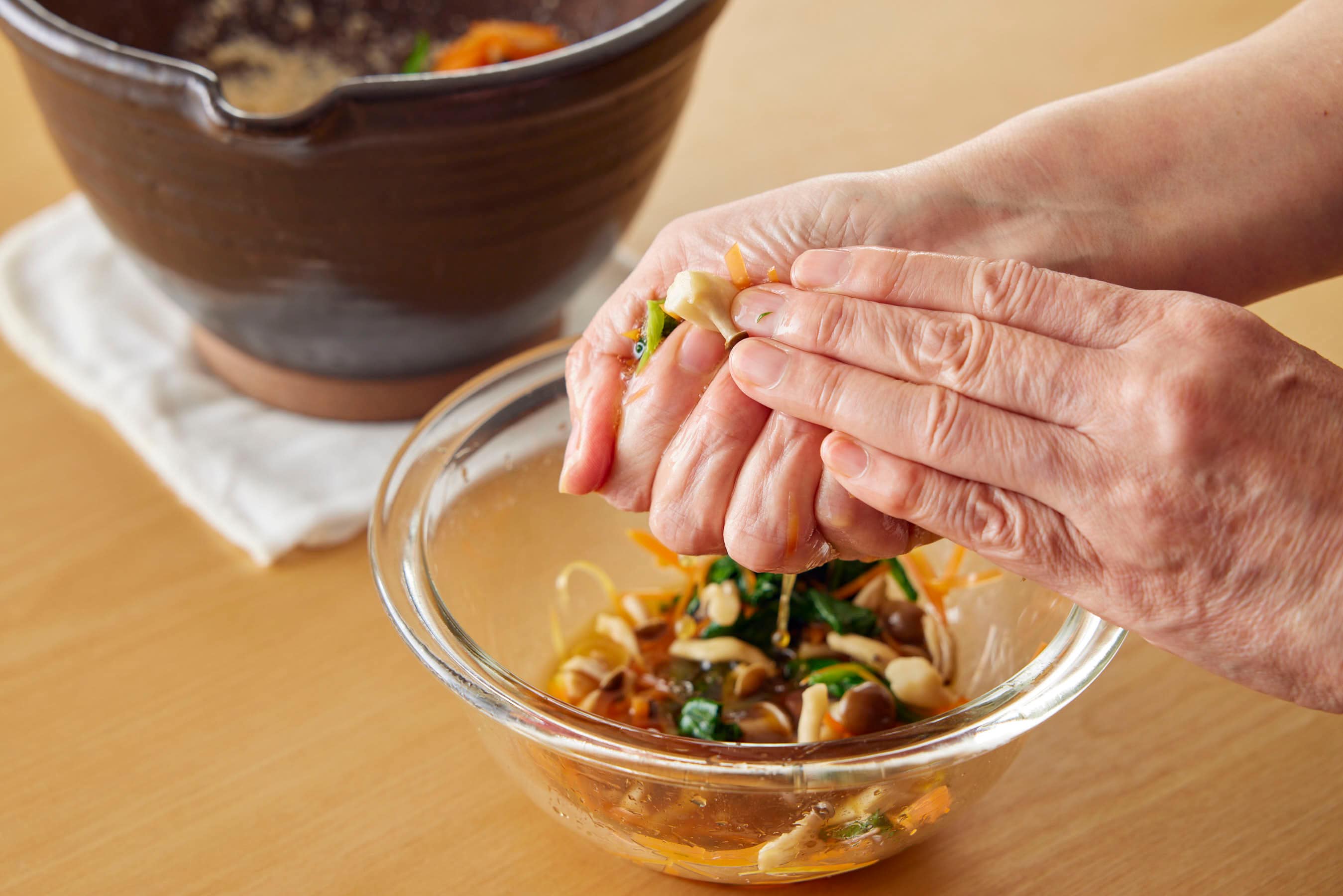 Squeezing out extra moistness from the vegetables