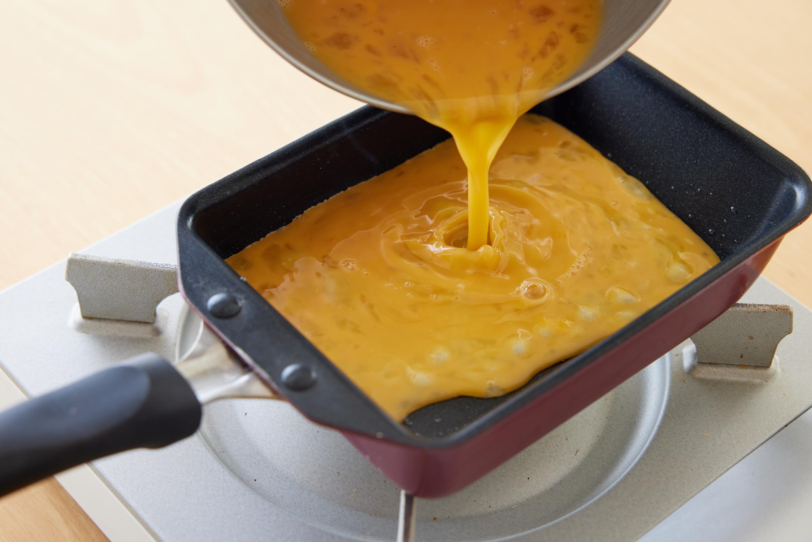 Pour in about 1/3 of the egg mixture in the pan.