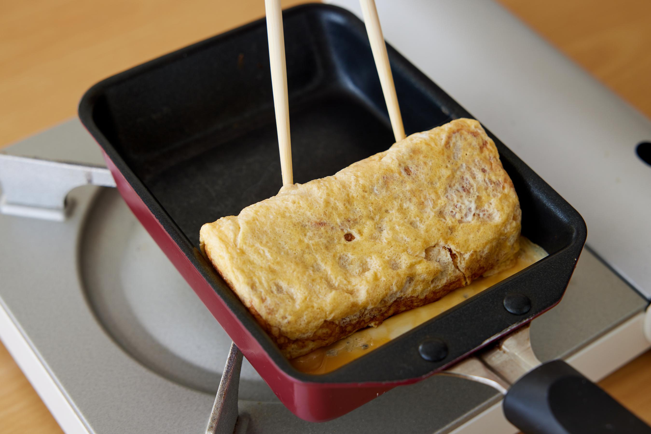 Roll the fried egg to the near end.